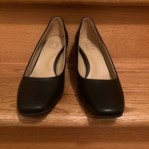 Naturalizer Warner Pump 9.5M (pre-owned)